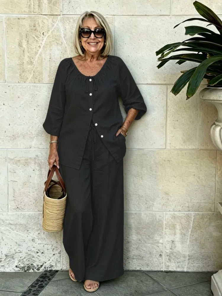 Valeria set in black